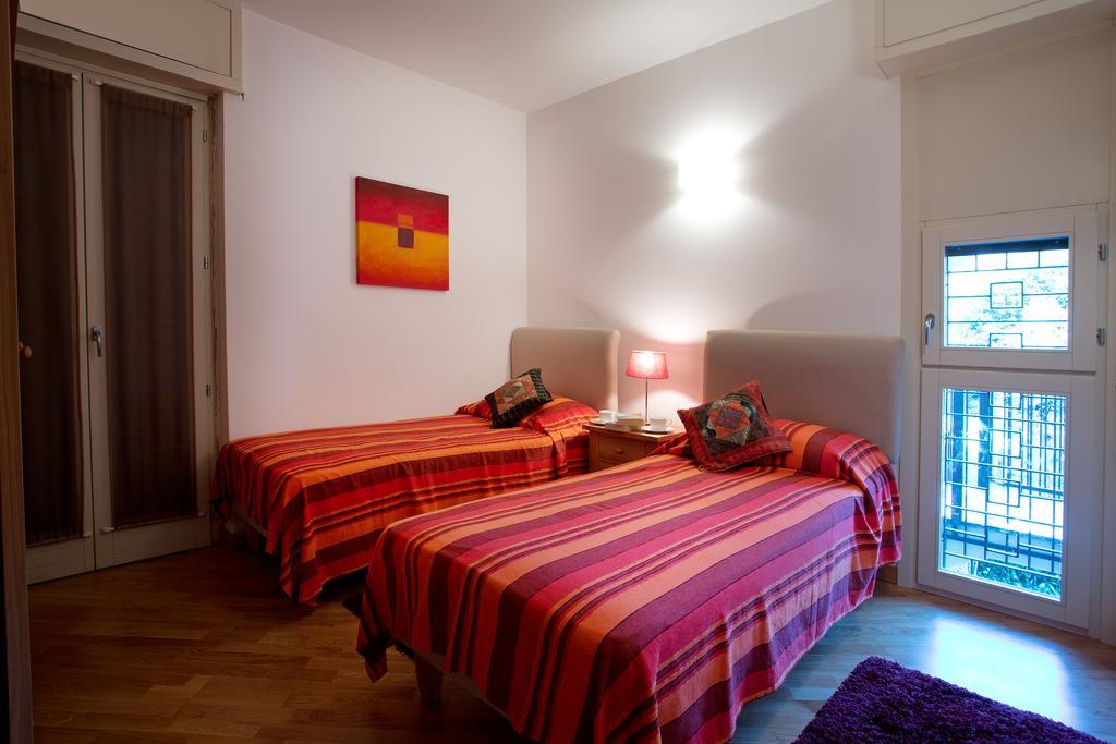 5 Luxury Laglio Apartments-By Italian Apartments Bilik gambar